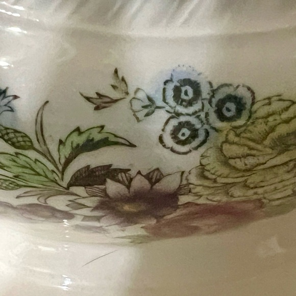 Johnson Bros Windsor Ware Garden Bouquet Gravy Boat with attached saucer. - Picture 2 of 4